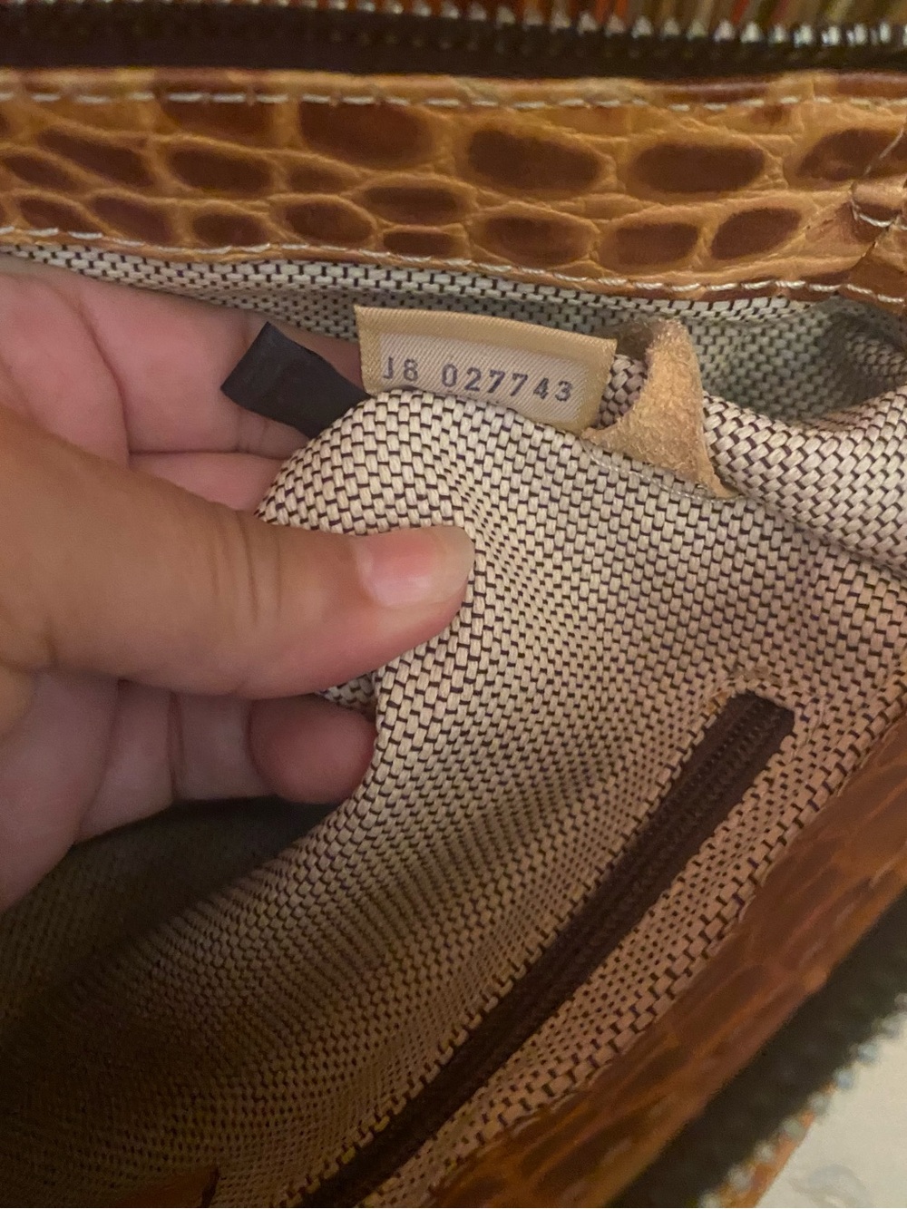 Dooney & Bourke - VINTAGE - EUC - Crocodile-Embossed Leather Shoulder Bag - Picture 9 of 13